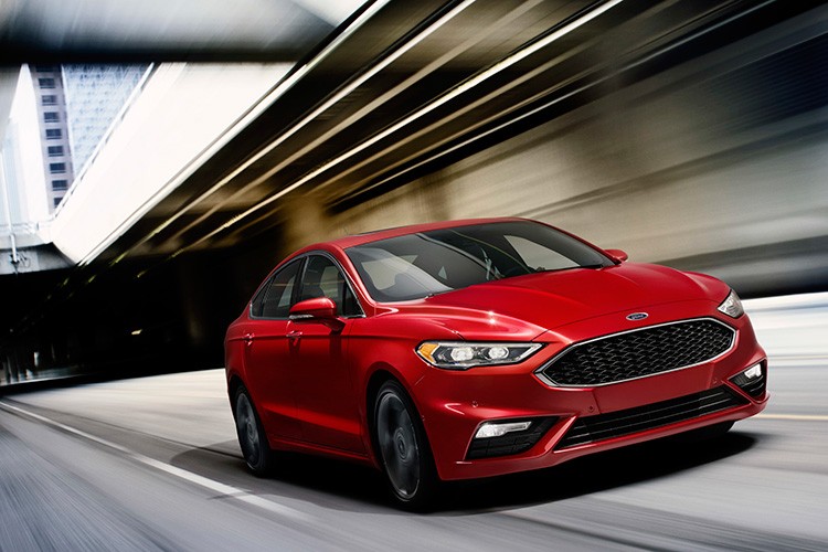 Ford Mondeo/Fusion facelifted 2017 vừa được ra mắt tại triển lãm Detroit vừa qua. Bên cạnh những thay đổi về thiết kế,một phiên bản hiệu suất cao đi kèm với hệ thống dẫn động 4 bánh cũng được giới thiệu.