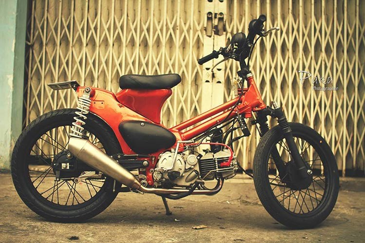 Chiếc xe  Honda Super Cub từng được coi như huyền thoại xe máy tại Việt Nam đã được một người chơi xe tại Việt Nam làm mới bằng phong cách Bobber thực dụng, nó không chỉ thay đổi hoàn toàn mà còn mạnh mẽ hơn nguyên bản.