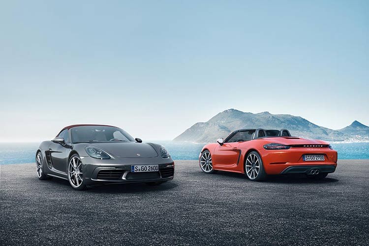 20 năm sau khi dòng xe Boxster, Porsche đã phát triển một thế hệ xe roadster động cơ đặt giữa hoàn toàn mới với tên gọi  718 Boxster và 718 Boxster S. Điểm khác biệt trên chiếc mui trần hai chỗ ngồi so với phiên bản tiền nhiệm: công suất lớn và tiết kiệm nhiên liệu hơn.