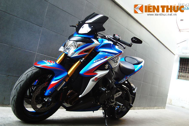  Suzuki GSX-S1000 mới sở hữu một thiết kế đơn giản đặc trưng của các dòng naked-bike với nhiều tính năng thể thao, cùng với đó là sức mạnh vượt trội từ khối động cơ mạnh mẽ cho khả năng tăng tốc đến tuyệt vời.