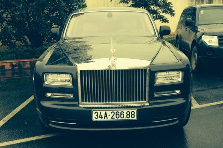 Một đại gia tại Hải Dương mới đây đã tậu một chiếc siêu xe sang Rolls-Royce Phantom EWB Series II có giá sau thuế lên đến 28 tỷ Đồng.