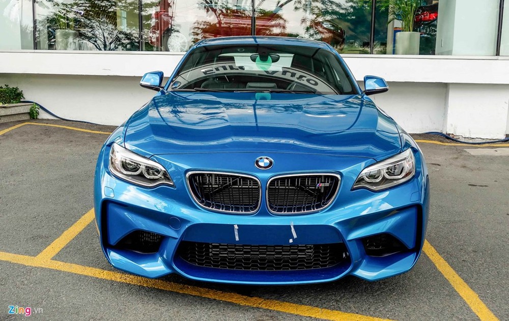  BMW M2 Coupe là chiếc xe thể thao cỡ nhỏ mới của hãng BMW. Đây là phiên bản kế thừa 1 Series M Coupe đã ngừng sản xuất, do chỉ bán được 6.309 chiếc trên toàn cầu. So với 1 Series M Coupe, chiếc BMW M2 này có kích thước lớn hơn.