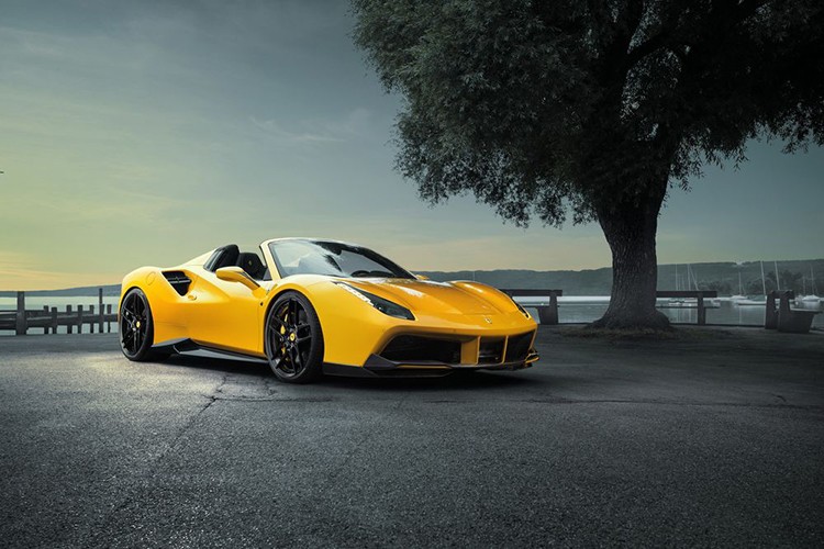 Chiếc  siêu xe Ferrari 488 Spider do Novitec Rosso độ lại, sở hữu sức mạnh ngang ngửa siêu xe F12 TDF trong khi sở hữu trọng lượng nhẹ đáng ngạc nhiên do các chi tiết thân vỏ được làm hoàn toàn từ sợi carbon sơn màu vàng độc quyền.