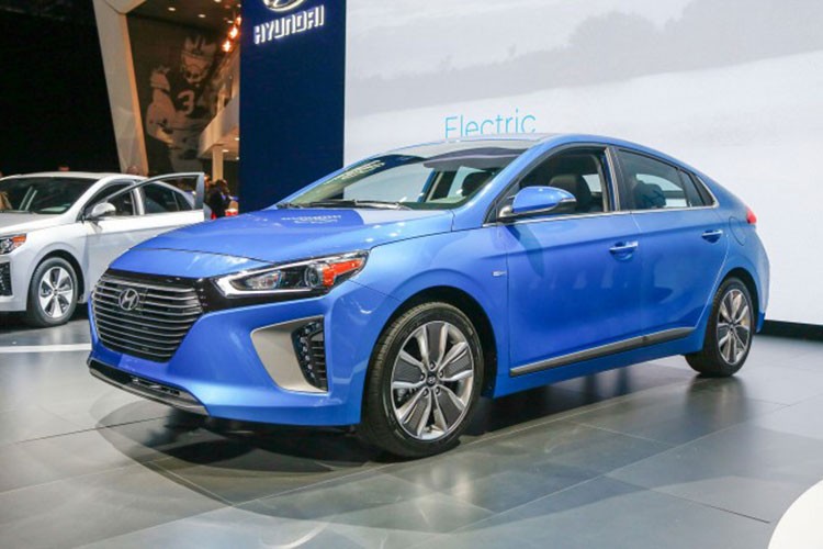 Tại triển lãm ôtô Los Angeles 2016, Hyundai đã công bố phiên bản concept của mẫu  xe tự lái Ioniq trông giống những dòng xe thông thường của hãng. Theo hãng xe Hàn Quốc cho biết, đây sẽ là một chiếc sedan với thiết kế khí động học để đạt mức tiết kiệm nhiên liệu tối đa.