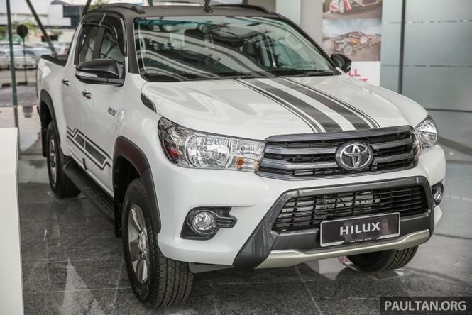 Thực chất mẫu xe bán tải  Toyota Hilux 2.4G Limited Edition (LE) là phiên bản nâng cấp của Hilux 2.4G 4x4 từng ra mắt trước đây cũng tại thị trường Malaysia. Về ngoại thất, mẫu xe bán tải phiên bản đặc biệt này được nâng cấp nhằm tăng sự hầm hố cũng như vẻ dữ dằn của chiếc xe hơn.