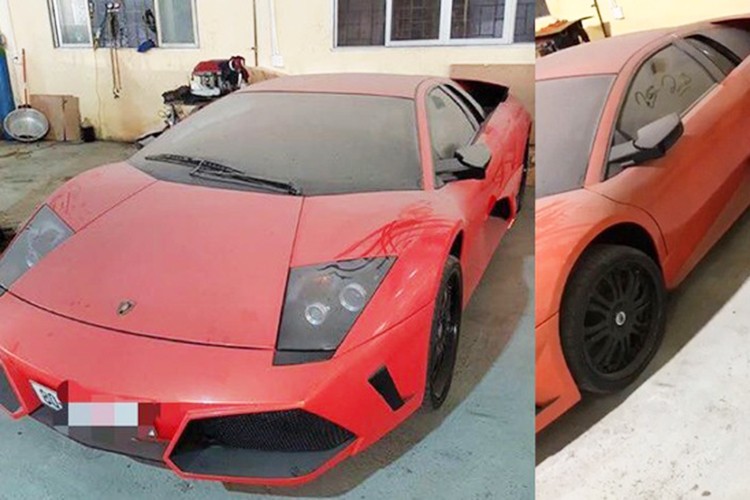 Hình ảnh về chiếc  siêu xe Lamborghini Murcielago xuất hiện trong một bãi gửi xe tại Hà Nội với ngoại thất dính bụi dày đặc đang thu hút sự chú ý của những người yêu xe. Hiện chưa rõ lý do vì sao "siêu bò" này bị "bỏ quên" tại đây, tuy nhiên lý lịch của siêu xe này lại khá nổi tiếng.