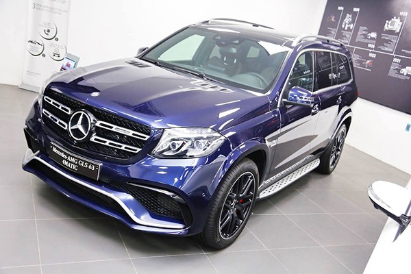 Mẫu xe hạng sang  Mercedes-AMG GLS63 4MATIC là phiên bản cao cấp nhất và đồng thời cũng có hiệu năng mạnh mẽ nhất trong gia đình GLS-Class của Mercedes-Benz tại Việt Nam. Ở đợt nâng cấp mới nhất này, hãng xe đình đám của Đức muốn tái khẳng định lại rằng mẫu Mercedes GLS-Class có "vị trí như S-Class của thế giới SUV".