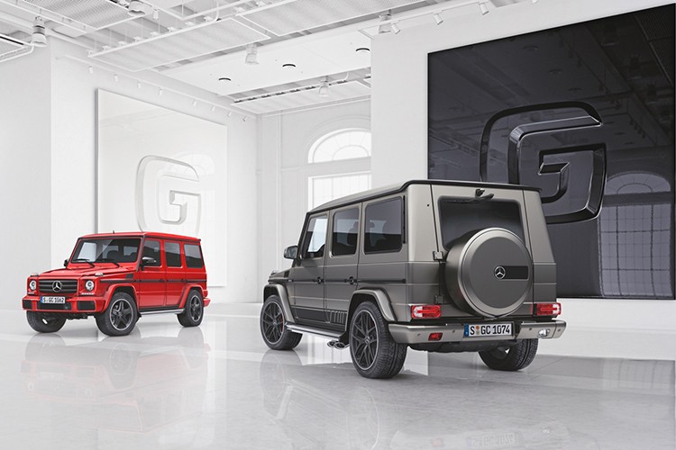 Dù sắp giới thiệu thế hệ mới 2018 của dòng xe G-Class nhưng hãng xe Mercedes-Benz có vẻ vẫn muốn níu kéo phiên bản hiện tại bằng các phiên bản đặc biệt. Mới đây nhất, hãng xe Đức đã công bố 2 phiên bản  Mercedes G-Class đặc biệt là Designo Manufaktur Edition và Exclusive Edition.