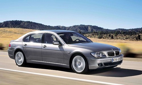 Triệu hồi BMW 7-Series "dính lỗi" bung cửa khi chạy