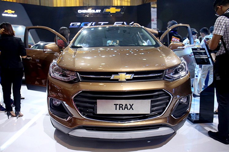 Trong tháng 10/2017, mẫu  xe ôtô Chevrolet Trax được niêm yết giá ở mức 679 triệu đồng (đã bao gồm thuế VAT), giảm giá tới 90 triệu đồng so với tháng trước. Phí trước bạ cũng vì thế giảm theo khi chỉ còn 81 triệu, thay vì 92 triệu đồng. Chính vì thế, việc giảm giá có thể là biện pháp kích cầu trở lại sau một tthời gian doanh số kém.