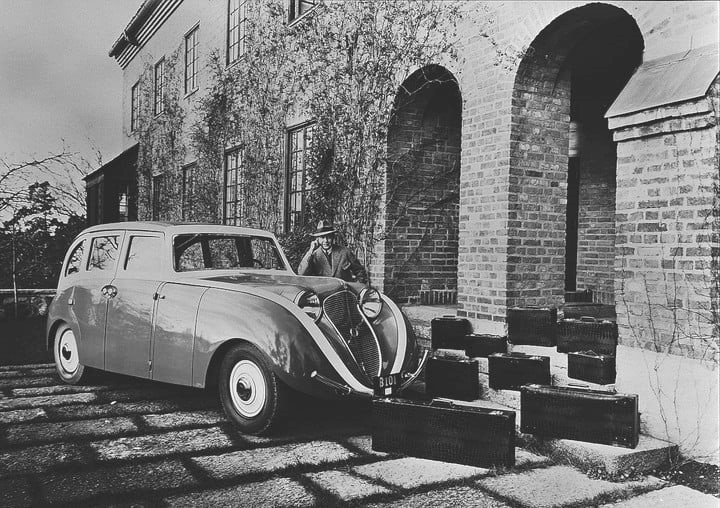 Volvo Venus Bilo (1933): Là bản xe  ôtô concept đầu tiên trên thế giới với thiết kế thân xe rộng, đèn pha tích hợp vào viền chắn trước và lưới tản nhiệt cong. Venus Bilo chưa bao giờ được sản xuất nhưng nó đã truyền cảm hứng đến chiếc PV36 Carioca ra mắt vào năm 1935. Nhiều người nghĩ rằng nó đã bị khai tử vào cuối những năm 1950.