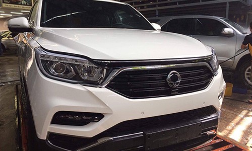 Ssangyong Rexton 2018 giá 1,1 tỷ "cập bến" Việt Nam