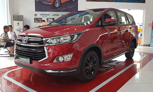 Cận cảnh Toyota Innova Venture giá 855 triệu tại VN