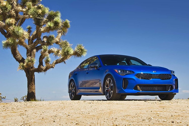 Mẫu  xe ôtô Kia Stinger 2018 mới đầu tiên của thương hiệu xe hơi Hàn Quốc từng được vén màn tại triển lãm Detroit diễn ra tại Mỹ hồi đầu năm nay. Đến nay, mặc dù chưa chính thức được tung ra thị trường nhưng giá bán của sedan này đã được hãng xe ôtô Kia tại thị trường Mỹ công bố.