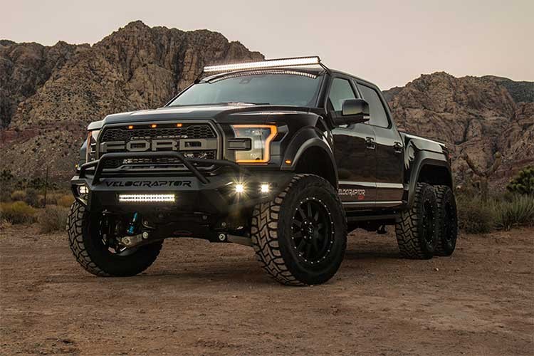 Hãng độ  xe hơi Hennessey đã gây được nhiều tiếng vang lớn khi biến chiếc bán tải Ford F-150 Raptor 2018 thành ''quái thú'' 06 bánh để ra mắt tại triển lãm xe độ quốc tế - SEMA 2017.