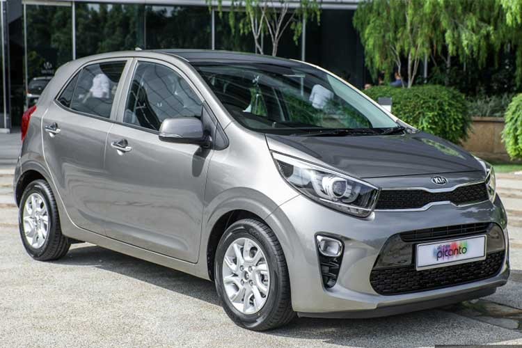 Mẫu xe gia đình cỡ nhỏ, giá rẻ Picanto - cũng chính là chiếc  xe Kia Morning 2018 vừa được chính thức ra mắt tại thị trường Malaysia. Thế hệ thứ 3 của Picanto không còn trang bị gói ngoại thất GT Line như trước đó tại Malaysia mà mang dáng dấp thể thao, cá tính hơn