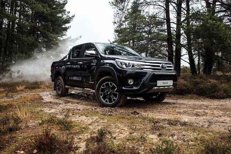 Vào ngày 21/3/1968, Toyota đã ra mắt thế hệ bán tải Hilux đầu tiên tại Nhật Bản. Là một trong những mẫu xe thành công nhất của Toyota, Hilux hiện đã có tổng lượng xe bán ra trên toàn cầu, trong suốt lịch sử 50 năm của nó là hơn 18 triệu chiếc. Điều này cũng khiến cho  bán tải Toyota Hilux trở thành một trong những chiếc xe phổ biến nhất trên thế giới.