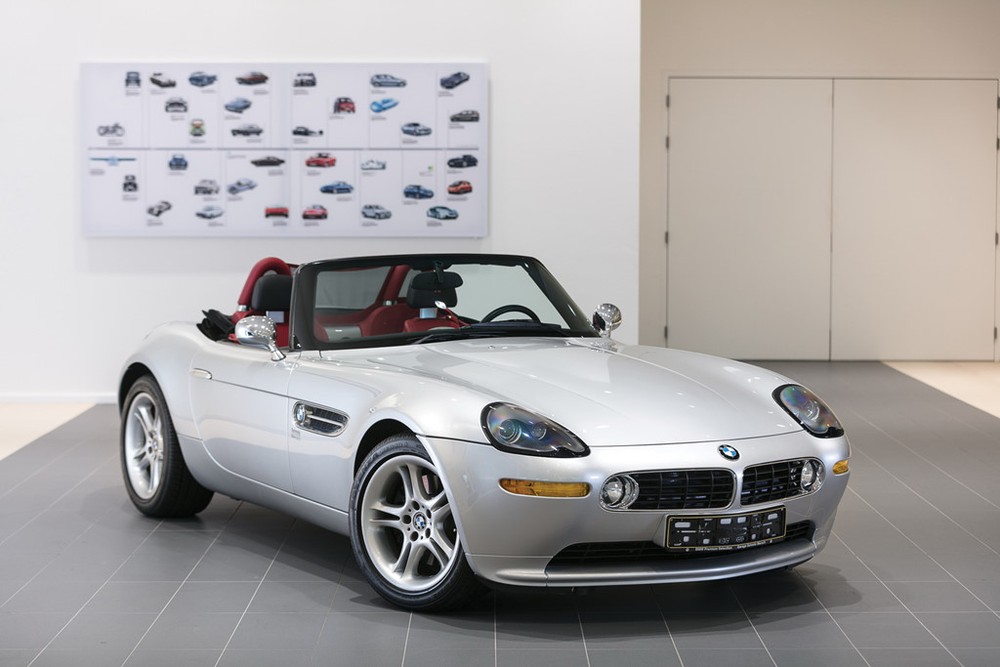 Mẫu  xe ôtô BMW Z8 được thiết kế bởi Henrik Fisker và chỉ sản xuất 5.703 chiếc trong quãng thời gian từ 1999-2003. Trong đó, chỉ 2.543 chiếc được nhập vào thị trường Mỹ. Chiếc Z8 này thuộc sở hữu của một “Bimmer” có niềm đam mê bất diệt với những chiếc xe BMW.