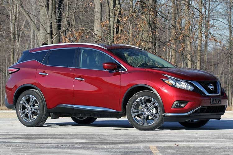 Sự hấp dẫn của mẫu  xe Nissan Murano 2018 đến từ vẻ ngoài thoát khỏi phong cách thiết kế truyền thống của một chiếc SUV. Nó tinh tế hơn, thậm chí mang hơi hướng của những mẫu xe trong tương lai.