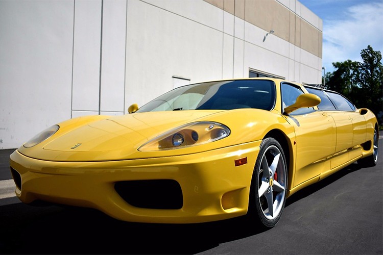 Chiếc  siêu xe Ferrari 360 Modena Stretch Limo đã không tìm được người mua khi rao bán trên eBay, “cựu” siêu xe năm 2003 đã chạy được 31.801 dặm (51.179km) trên đồng hồ và được rao bán với mức giá 95 nghìn USD (tương đương khoảng 2,15 tỷ đồng).