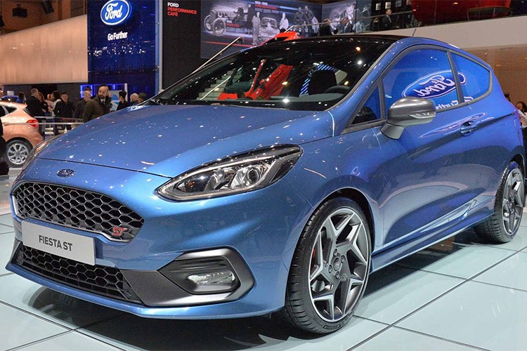 Thương hiệu ôtô Mỹ đã tiết lộ thêm thông tin chi tiết về chiếc hatchback  Ford Fiesta ST 2018 sắp ra mắt của mình, xe sẽ được bán ra vào cuối năm nay. Bộ phận hiệu suất Ford Performance đã trang bị nhiều công nghệ cho Fiesta RS mới nhằm biến nó trở thành một trong những chiếc hatchback hấp dẫn để cầm lái.