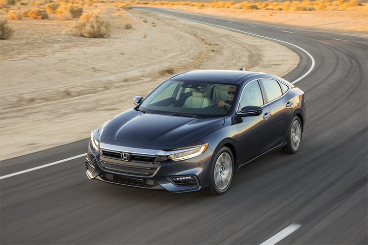 Thương hiệu xe hơi Nhật Bản chính thức vén màn thiết kế chính thức của chiếc  Honda Insight 2019 mới sắp ra mắt tại triển lãm New York 2018, đồng thời công bố thông cụ thể về các thông số kỹ thuật của chiếc xe Hybrid này. Theo đó nó chỉ tiêu thụ 4,2 lít xăng/ 100 km.