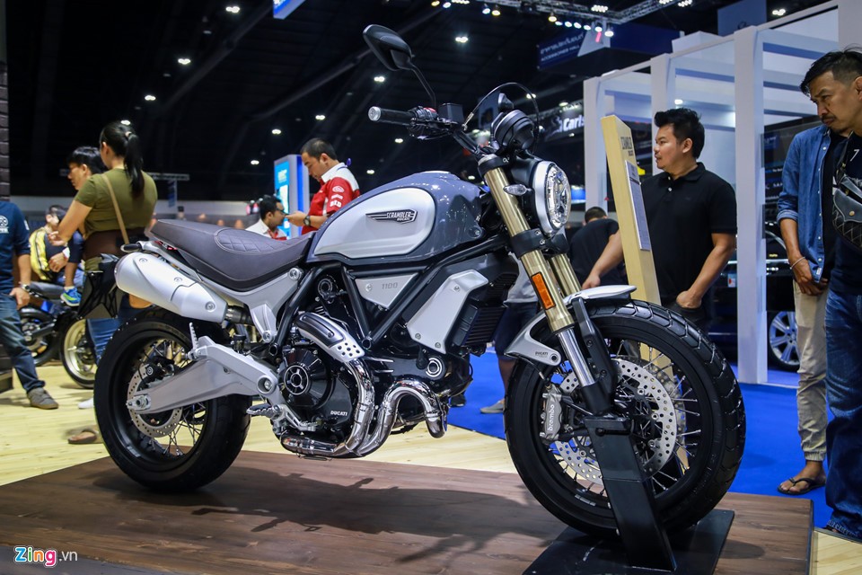 Ducati mang đến triển lãm Bangkok Motor Show 2018 chiếc Scrambler 1100. Hiện tại, Scrambler là dòng xe nhiều biến thể nhất của Ducati, lên đến 11 biến thể khác nhau. Riêng bản  Ducati Scrambler 1100 mới có đến 3 lựa chọn, gồm bản thường, bản Sport và bản Special.