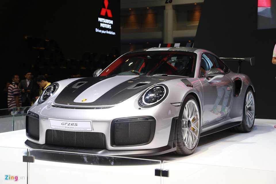 Năm 2017, Porsche gây chấn động dư luận khi giới thiệu chiếc 911 GT2 RS 2018 với khả năng tăng tốc 0-100 km/h chỉ trong 2,7 giây và đạt tốc độ tối đa lên đến 340 km/h.  Porsche 911 GT2 RS 2018 chính thức được công nhận là sản phẩm xe thương mại mạnh mẽ nhất từng được Porsche sản xuất trong lịch sử cho đến nay.