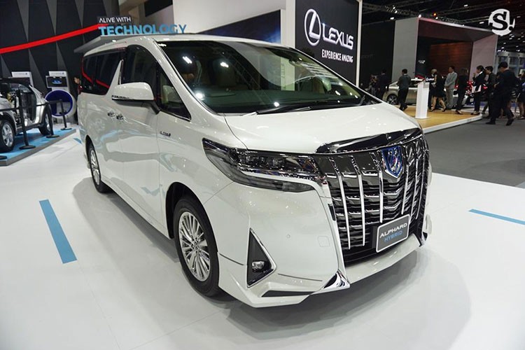 MPV hạng sang  Toyota Alphard 2018 đã lần đầu tiên ra mắt tại thị trường quê nhà Nhật Bản vào tháng 12/2017. Tại triển lãm ôtô Bangkok 2018, Toyota tiếp tục giới thiệu mẫu xe được mệnh danh là "chuyên cơ mặt đất" này với thị trường Đông Nam Á, cụ thể tại Thái Lan.