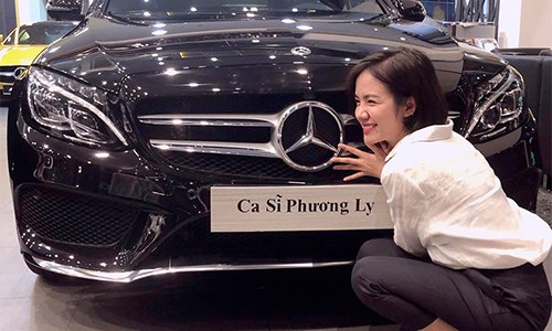 Em gái Phương Linh tậu xe sang Mercedes-Benz C300 gần 2 tỷ 