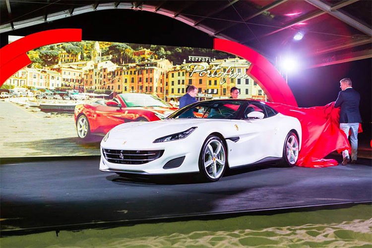 Ital Auto, đại lý chính thức của Ferrari tại Singapore, đã giới thiệu chiếc siêu xe  mui trần Ferrari Portofino đến giới nhà giàu tại thị trường giàu tiềm năng này. Như vậy, sau khi mắt tại triển lãm ôtô Frankfurt 2017, siêu xe của thương hiệu "ngựa chồm" đã có mặt tại đảo quốc sử tử.