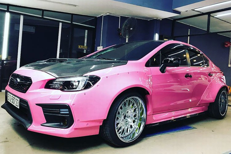  Subaru Impreza WRX STI là dòng xe đình đám được những tín đồ đam mê tốc độ yêu thích và mong muốn trải nghiệm cảm giác lái “thô” của xe thể thao. Do vậy rất nhiều phiên bản độ trên Thế Giới đã ra đời, nhưng tại Việt Nam thì xe Impreza STI độ vẫn còn khá khan hiếm.