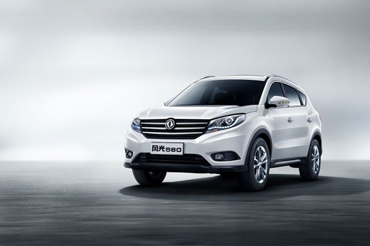 Chiếc  SUV 7 chỗ Trung Quốc - DFSK Glory 580 của thương hiệu Dongfeng mới đây đã chính thức gia nhập thị trường Đông Nam Á, cụ thể là tại Indonesia. Xe với thiết kế được nhiều người hoài nghi, bởi nó được xem như một sự kết hợp với các thương hiệu xe hơi nổi tiếng khác.