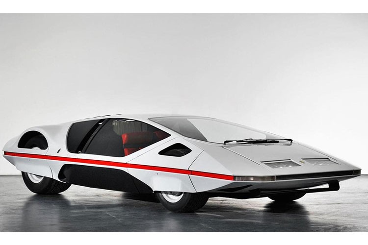  Siêu xe Ferrari 512S Modulo được ví như chiếc "đĩa bay hay phi thuyền" - nó chưa từng được sản xuất nhưng đã ra mắt tại triển lãm Geneva Motor Show 1970, Ferrari 512S Modulo mang thiết kế đột phá đến từ tương lai nhưng lại lâm vào tình trạng bế tắc vì thiếu tính thực tế.