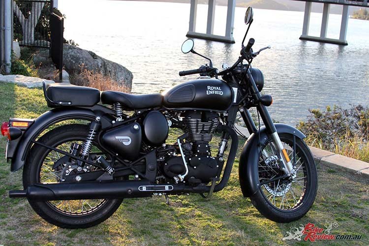 Cách đây vài tháng, mẫu Royal Enfield Classic 350 ABS đã được tung ra thị trường, đây là mẫu xe đầu tiên của thương hiệu xe Anh được trang bị phanh an toàn. Sau khi mẫu xe này được bán ra, thương hiệu xe môtô ANh quốc tiếp tục nâng cấp ABS cho các mẫu xe khác như Himalayan hay Thunderbird, và mới nhất là  Royal Enfield Classic 500 ABS.