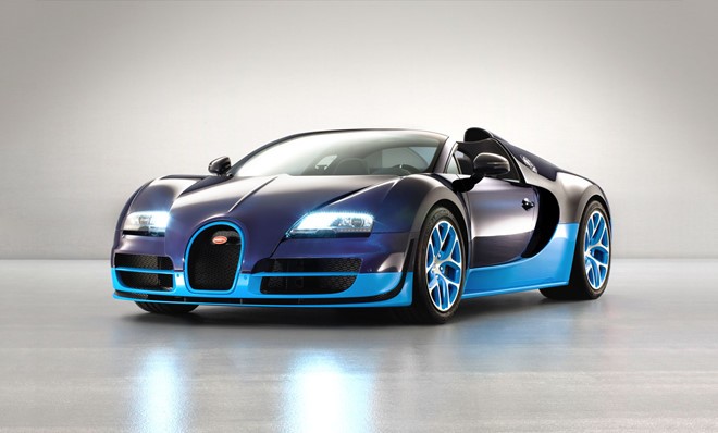 Với giá mua mới 2 triệu USD (tương đương khoảng hơn 46 tỷ đòng),  siêu xe Bugatti Veyron khiến người ta nghĩ nó được làm bằng… vàng. Chỉ riêng tiền thay dầu (21.000 USD) cũng đủ mua một chiếc Corolla. Đồ nội thất gồm ghế và ốp cửa và vài chi tiết lặt vặt đã trên 150.000 USD.