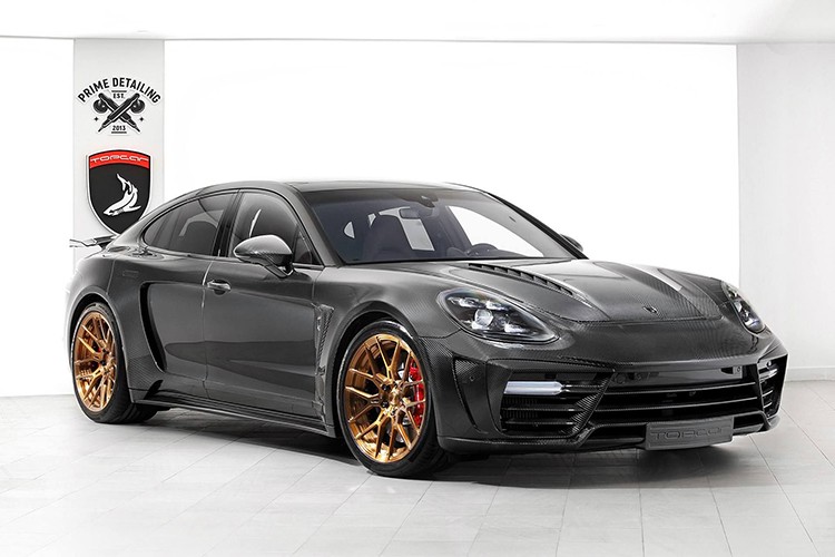 Mới đây, hãng độ TopCar tới từ Nga đã thiết kế ra gói widebody mang tên Stingray GTR cho chiếc  xe sang Porsche Panamera 5 cửa, gói nâng cấp này đã sẽ thêm một bước với phiên bản GTR Carbon Edition. 