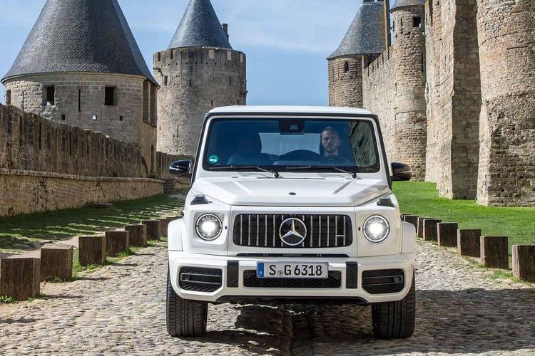 Dòng SUV hạng sang Mercedes-Benz G-Class thế hệ mới đã chính thức trình làng trong triển lãm Ô tô Detroit 2018 diễn ra cách đây 1 năm. Tuy nhiên, mãi đến nay, hãng xe sang Mercedes-Benz Việt Nam mới nhận đơn đặt hàng dành cho  Mercedes-AMG G63 2019 mới.