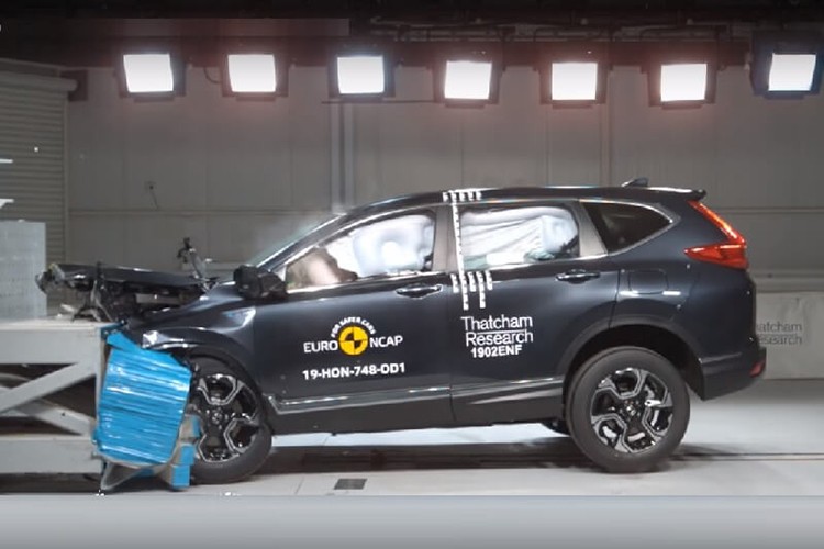 Trong lần đánh giá mới nhất của Euro NCAP, mẫu  xe Honda CR-V 2019 mới nhận được số điểm là 93% ở hạng mục bảo vệ người lớn, 83% ở mục bảo vệ trẻ nhỏ, công nghệ phòng tránh tai nạn chủ động của xe đạt 76% và 70% cho hạng mục giữ an toàn với các phương tiện lưu thông trên đường khác như người đi bộ, xe đạp, xe máy hay ôtô.