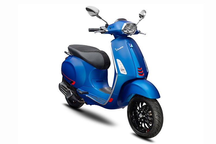 Piaggio Việt Nam mới đây đã công bố kế hoạch bán ra thị trường 2 phiên bản mới nhất của dòng xe ga Vespa bao gồm  Vespa Sprint S và Primavera S cùng bộ màu mới cho mẫu Vespa Primavera phiên bản tiêu chuẩn.