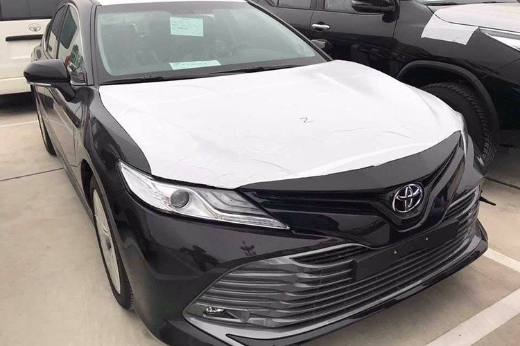 Mẫu  xe Toyota Camry 2019 mới đã sẵn sàng cho thời điểm ra mắt. Những chiếc xe đầu tiên đã được nhập về từ Thái Lan về Việt Nam, thay vì lắp ráp trong nước như thế hệ cũ. Thời điểm ra mắt xe có thể trong tháng 4/2019. Tuy nhiên, lịch này chưa được ấn định chắc chắn.