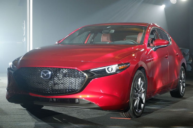 Mẫu  xe Mazda3 2019 mới đã lần đầu tiên đặt chân đến Đông Nam Á trong triển lãm Singapore Motor Show 2019 diễn ra vào hồi tháng 1 đầu năm nay. Sau 2 tháng, mẫu xe cỡ C này tiếp tục được giới thiệu với khách hàng Đông Nam Á, cụ thể là thị trường Philippines.