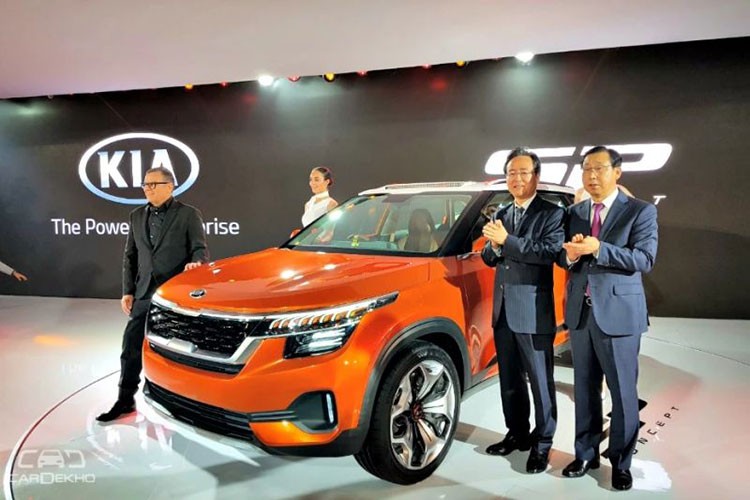 Trong khuôn khổ triển lãm Seoul 2019 đang diễn ra tại Hàn Quốc, Kia đã chính thức "vén màn" bản Concept của mẫu  xe Kia SP Signature mới. Dự kiến, sau khi chính thức được lên dây chuyền sản xuất thương mại, Kia SP Signature sẽ là đối trọng trực tiếp của những cái tên sừng sỏ như Honda HR-V, Hyundai Kona, Mazda CX-3..