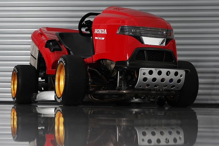 Mean Mower là  máy cắt cỏ Honda, nhưng được chế tạo và hiệu chỉnh bởi Team Dynamics, đối tác của Honda ở giải đua British Touring Car Championship. Được biết, Team Dynamics chính là đơn vị sản xuất chiếc Mean Mower nguyên bản và giành được danh hiệu máy cắt cỏ nhanh nhất thế giới vào năm 2014.