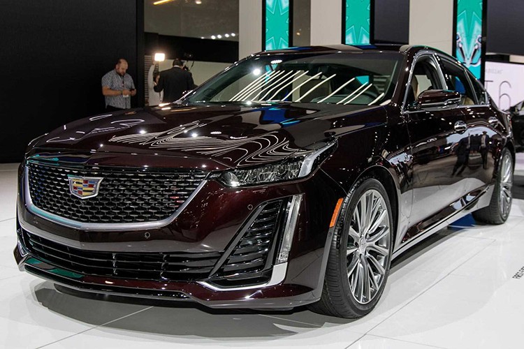 Vừa chính thức ra mắt tại Triển lãm LA Auto Show 2019. So với người tiền nhiệm CTS, mẫu  xe sang Cadillac CT5 2020 mới được áp dụng phong cách thiết kế bề thế và góc cạnh mang nét quyền lực và sang trọng - ‘’American Luxury’’ đặc trưng của thương hiệu xe sang Mỹ.