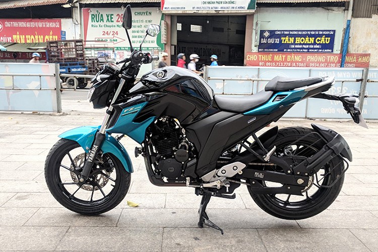 Mẫu  xe môtô Yamaha FZ25 là sản phẩm của Yamaha tại Ấn Độ nhằm cạnh tranh ở phân khúc naked-bike dưới 300cc. Mới đây một đại lý tư nhân tại TP HCM vừa nhập về lô xe Yamaha FZ25 2019 mới đầu tiên về Việt Nam để bán ra cho thị trường trong nước.