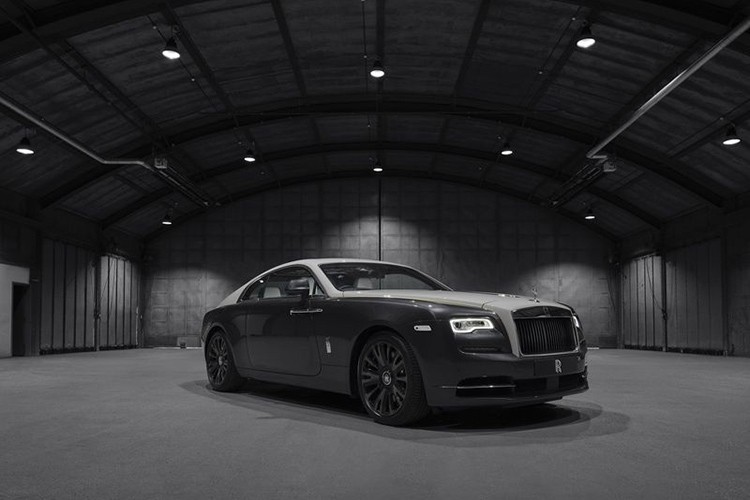 Mẫu  xe siêu sang Rolls-Royce Wraith Eagle VIII sẽ được sản xuất giới hạn với 50 chiếc toàn thế giới, mỗi chiếc xe đều mang ý nghĩa sâu xa, đó là câu chuyện về một trong những khoảnh khoắc quan trọng nhất của thế kỷ 20, chuyến đi xuyên Đại Tây Dương đầu tiên diễn ra vào tháng 6/1919 với sự tham gia Alcock và Brown.