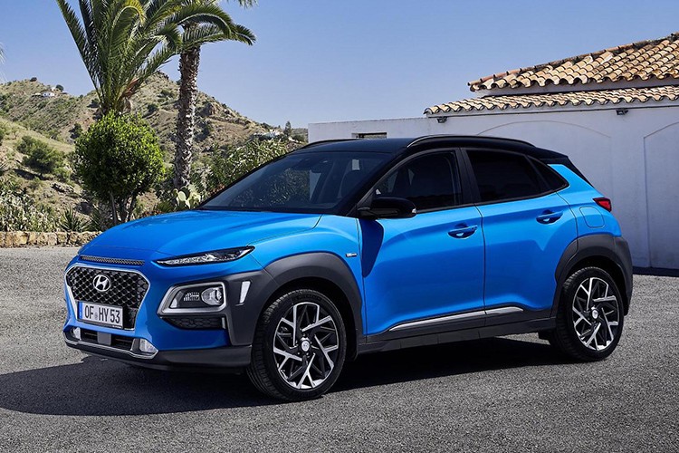 Hyundai Kona là mẫu SUV cỡ B hiện đang được bày bán tại nhiều thị trường kể từ khi ra mắt lần đâu tiên vào năm 2017. Sau khi giới thiệu phiên bản chạy điện của mẫu SUV cỡ B này, hãng xe Hàn Quốc lại tiếp tục vén màn phiên bản  Hyundai Kona Hybrid 2019 tại thị trường châu Âu.