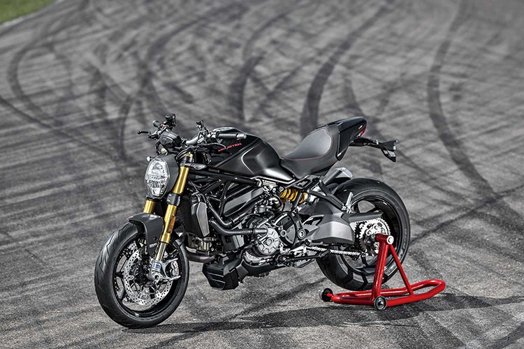 Hơn một tháng trước khi sự kiện Ducati World Premiere 2020 chính thức diễn ra, Ducati vừa ra mắt phiển bản mới cho dòng mẫu naked-bike cao cấp nhất của hãng là  Ducati Monster 1200 mới.