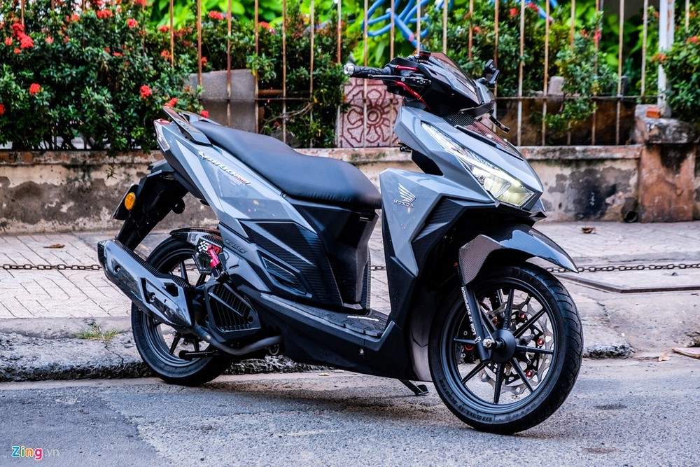 Thế hệ mới nhất của mẫu  xe ga Honda Vario ra mắt vào tháng 4/2018 với thiết kế thể thao cùng nhiều nâng cấp đáng giá. Tuy nhiên, mẫu Vario thế hệ cũ vẫn chiếm nhiều cảm tình của khách hàng Việt nhờ kiểu dáng góc cạnh nam tính đặc trưng.